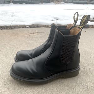 doc marten smooth leather chelsea boot
